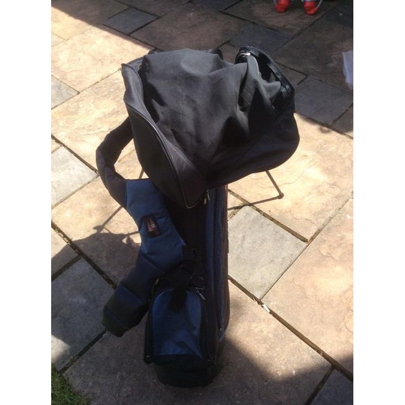Golf bag, with stand and comfortable back straps