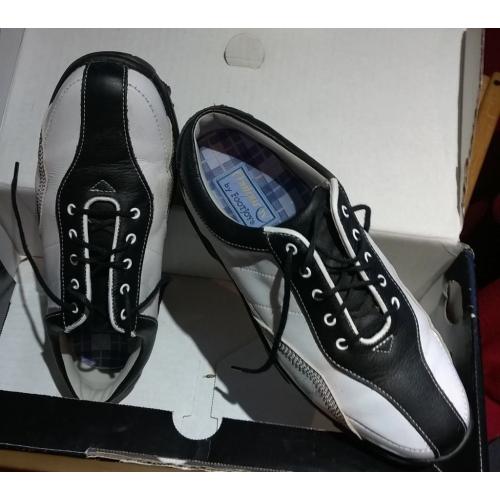 *** Ladies / Girls Golf Shoes - size 4 ***