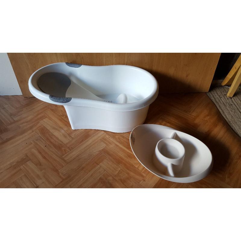 Tippi Toes babys bath and wash station.