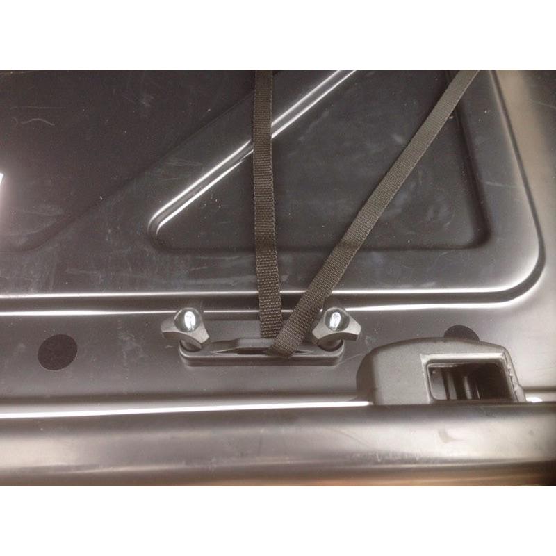 Roof storage box