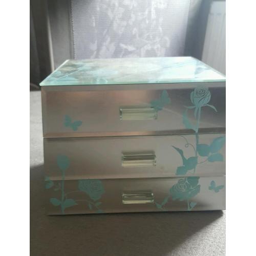 Jewellery box
