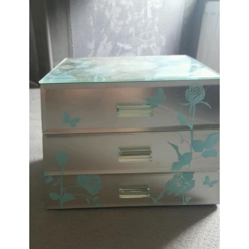Jewellery box