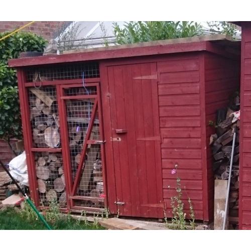 DOG KENNEL AND RUN