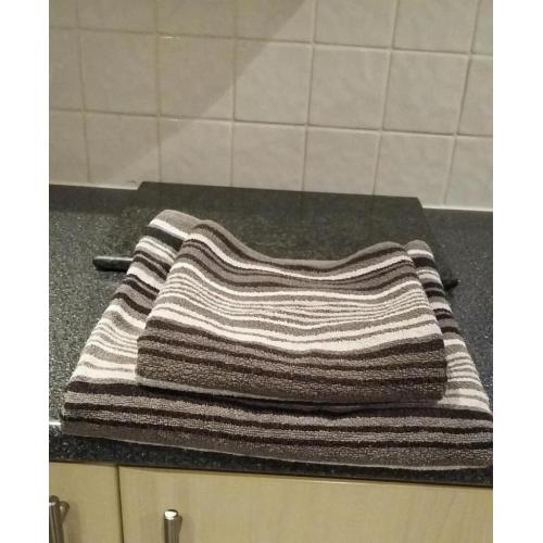 SET OF TOWELS