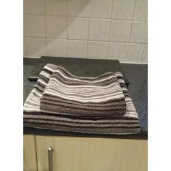 SET OF TOWELS