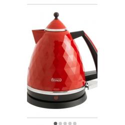 Red De'Longhi kettle and toaster
