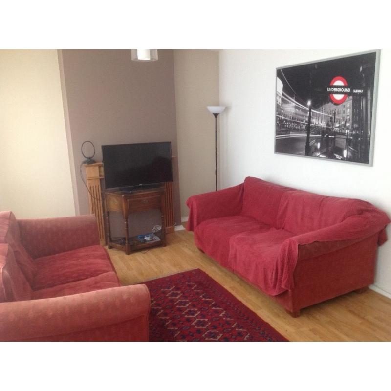 Double room for rent/let in shared flat in Greenford