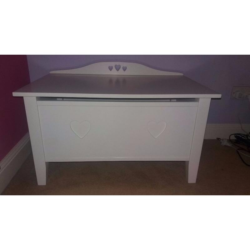 NEXT - TOY CHEST WITH HEART DETAILING X2