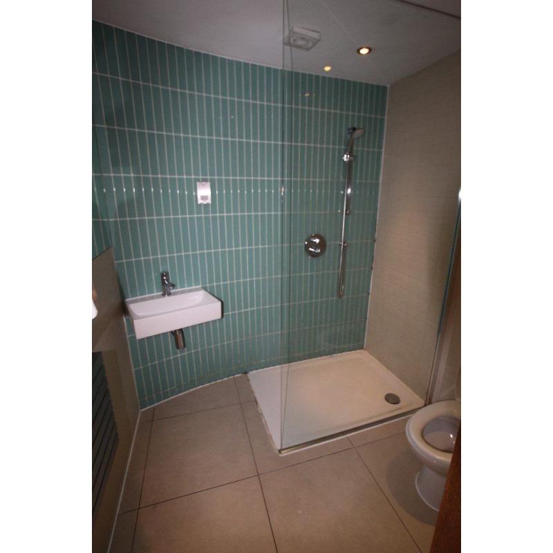 D. Giant EN SUITE Double room in farringdon-Zone1 *all bills incl*