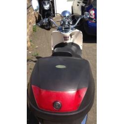 125cc lexmoto scooter with retro look