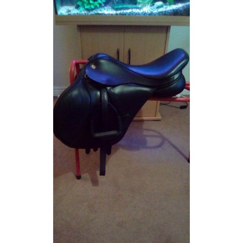 17" Kent & Masters Horse Saddle For Sale