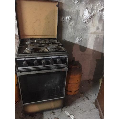 Gas oven & hob