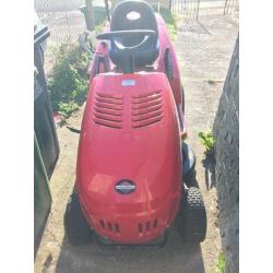 Ride on lawnmower