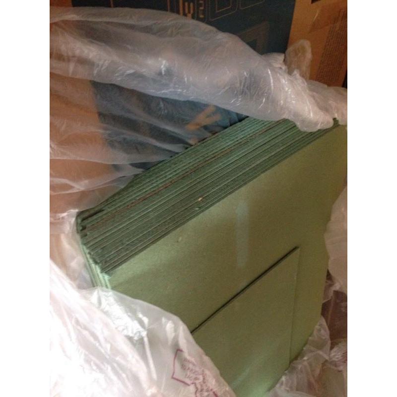 Free under layer for laminating floor