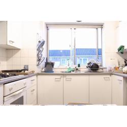 Double Bed in Couple Friendly Rooms in 4 Bedroom Flat close to Elephant and Castle Station