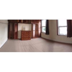 Rooms, 5mins walk to Seven Sisters (Victoria line), period house with garden