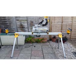 DeWalt DW712 Slide Compound Mitre Saw (240 Volt) & DeWalt DE7023 Universal Leg Stand