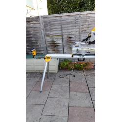 DeWalt DW712 Slide Compound Mitre Saw (240 Volt) & DeWalt DE7023 Universal Leg Stand