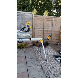 DeWalt DW712 Slide Compound Mitre Saw (240 Volt) & DeWalt DE7023 Universal Leg Stand