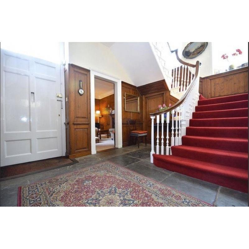 Double Bedroom in Amazing Historic House