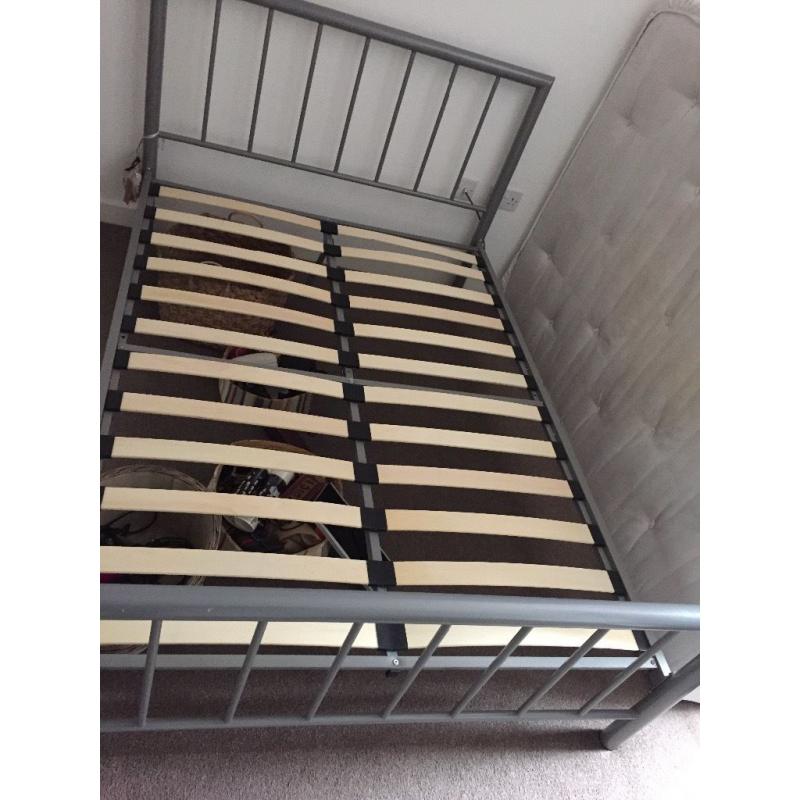 Metal framed double silver bed frame. Excellent condition. Easy assembled. Collection only