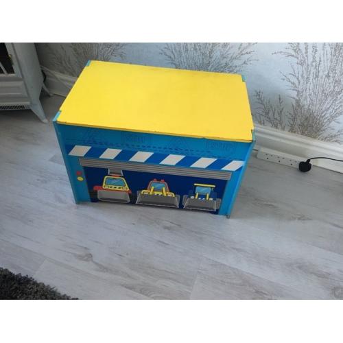 Children's toy box