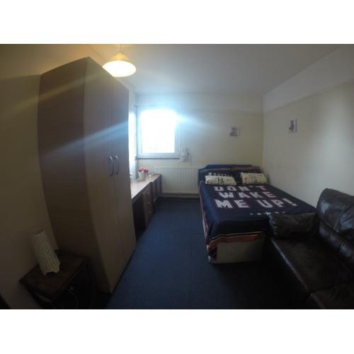 UNBEATABLE PRICE ** CENTRAL LONDON - MASSIVE DOUBLE FOR YOU ONLY ** ALL BILLS INCL.