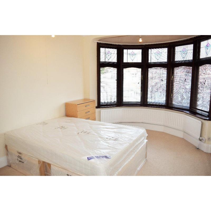 **All bills Included** Fantastic double rooms available immediately.