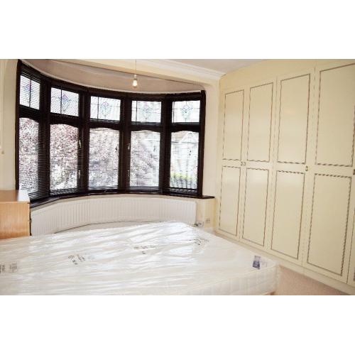 **All bills Included** Fantastic double rooms available immediately.