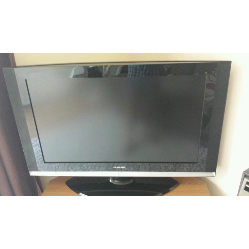 Samsung 36" LCD flat TV with freeview and HDMI input.