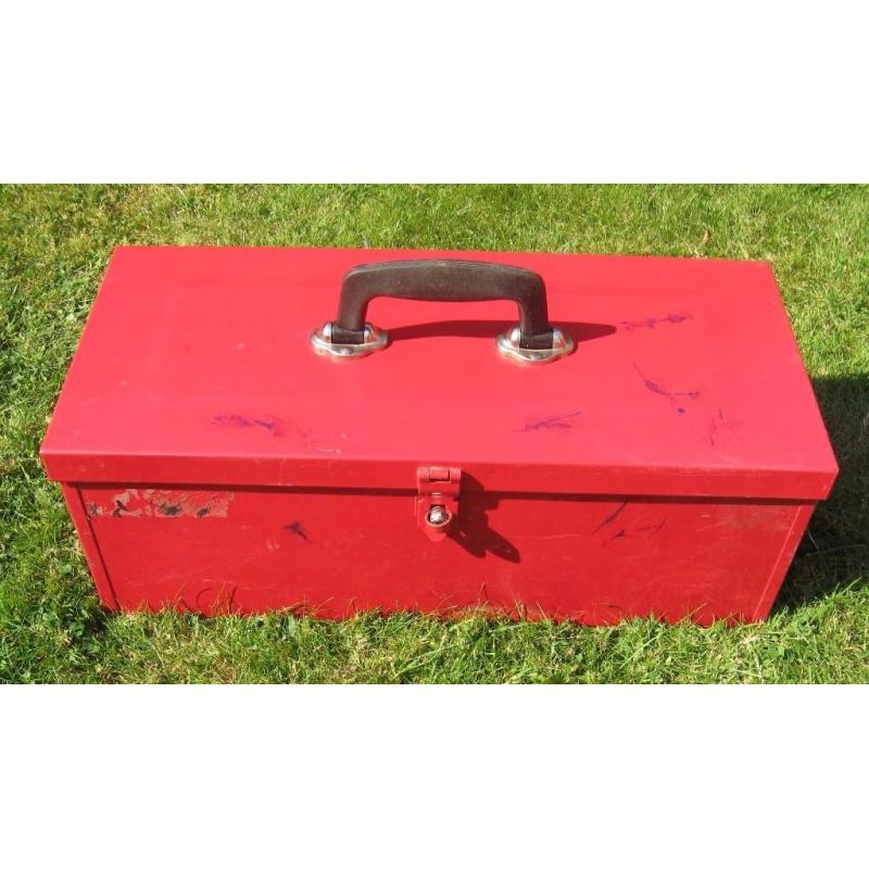 STEEL TOOLBOX - 18" X 8" X 7"