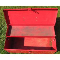 STEEL TOOLBOX - 18" X 8" X 7"