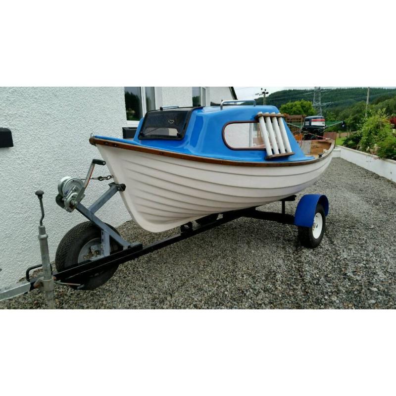 Fishing boat with cuddy outboard trailer
