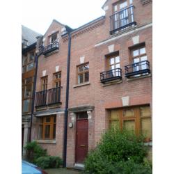 Double room in gated 4 bedroom modern townhouse **The Cloisters**
