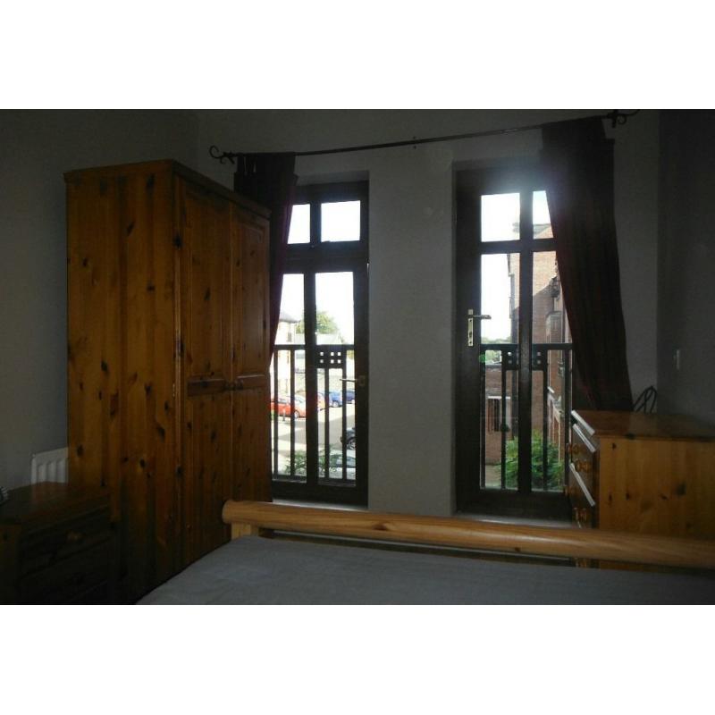Double room in gated 4 bedroom modern townhouse **The Cloisters**