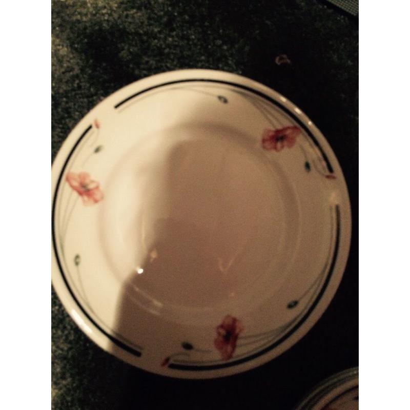 Poppy Dinner Set 4 place