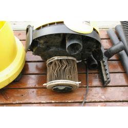 KARCHER WET AND DRY HOOVER