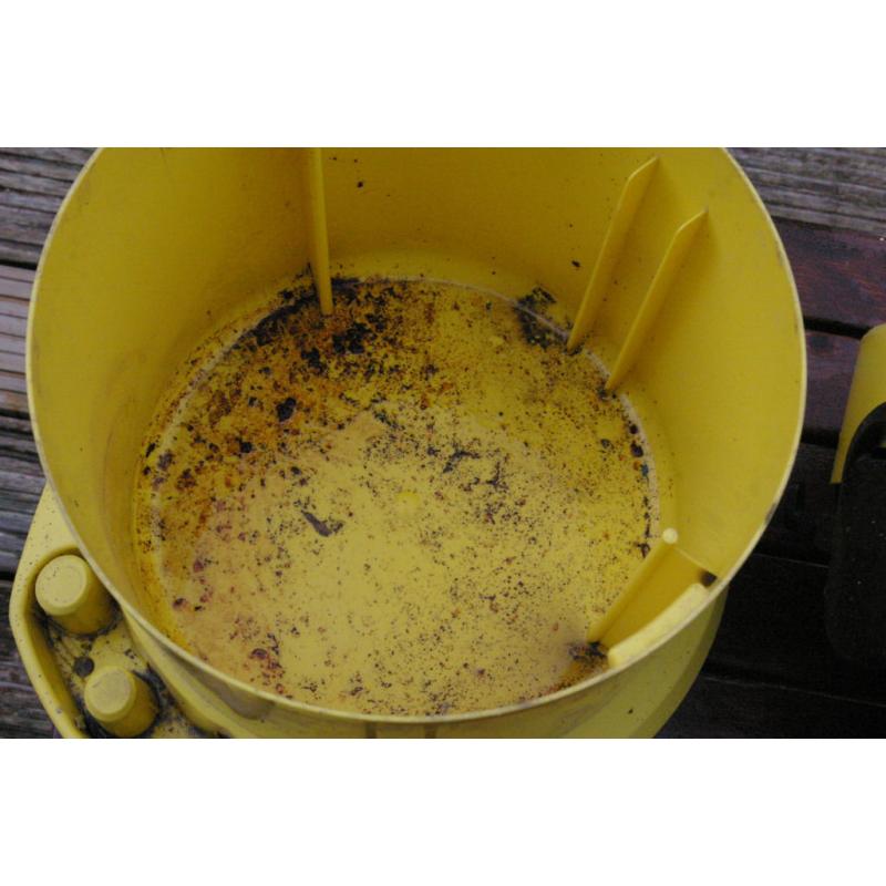 KARCHER WET AND DRY HOOVER