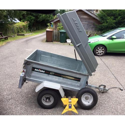 Daxara 4'x3' trailer with lockable hardtop
