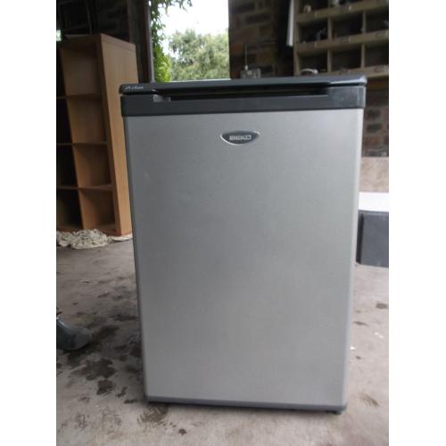 Larder fridge (no freezer compartment)