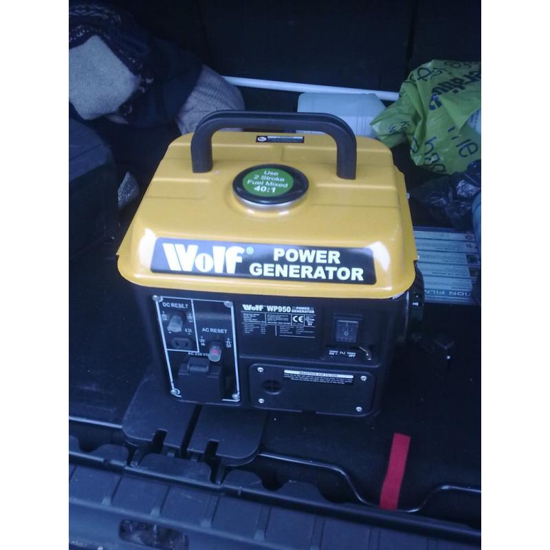 Never Used Small Wolf 950 Watt PetrolTwo Stroke Genny Bought Last year for campervan
