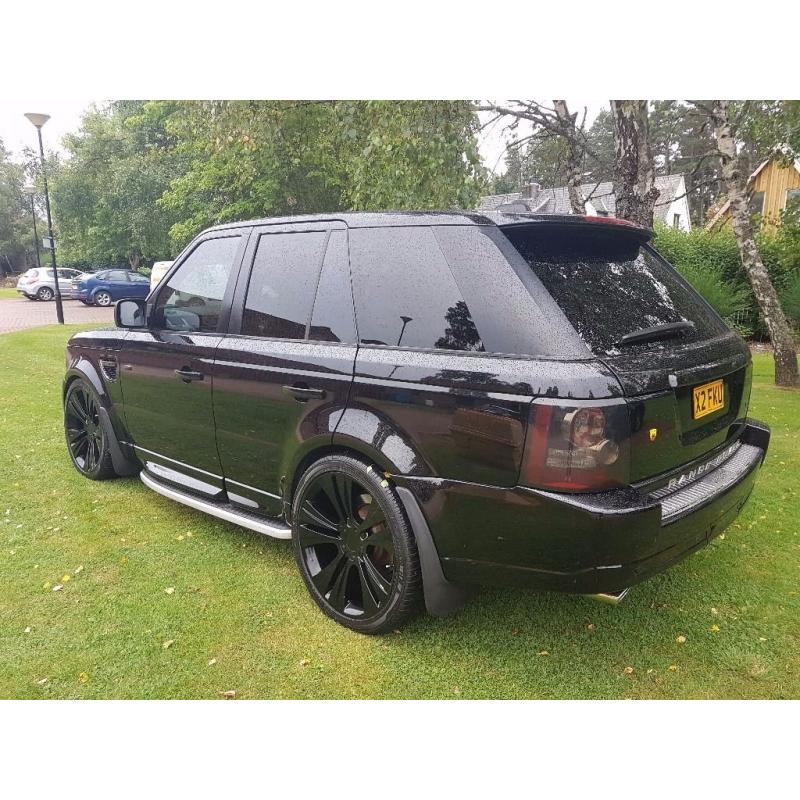 Range Rover hse sport black edition.