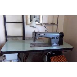 Industrial Sewing Machine BROTHER B755 MKII Straight Stitch, needle knee lift, lamp and drawer.
