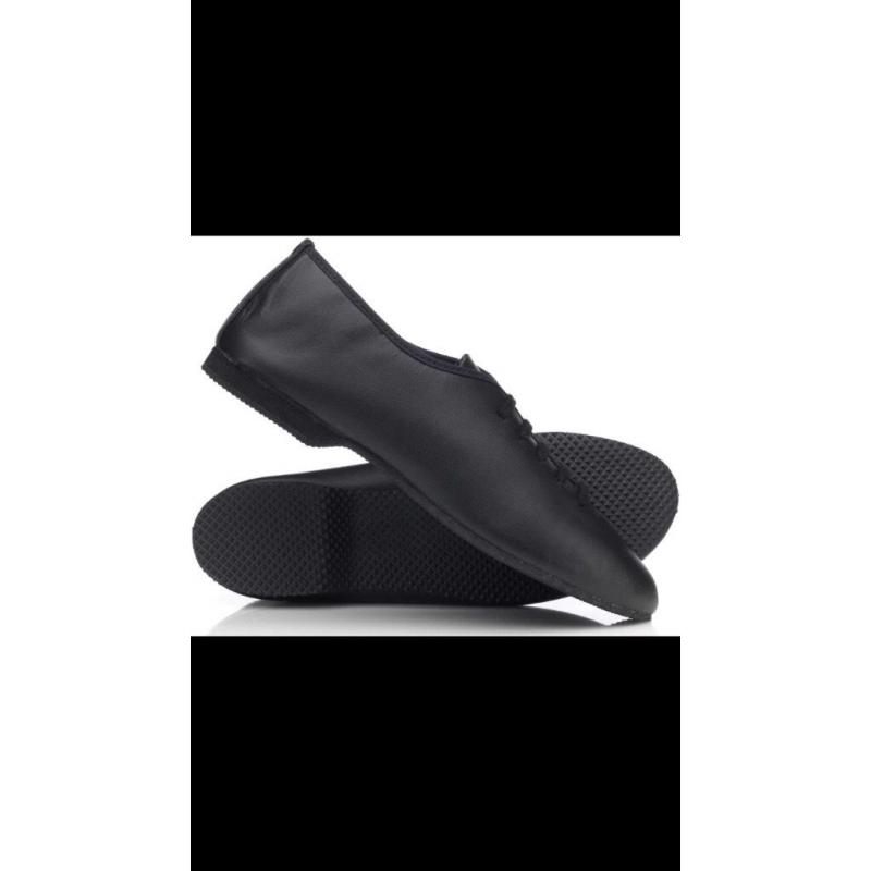 Black leather jazz shoes size 1