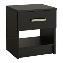2 bedside tables, 1 X 3 drawer chest 1x 4 drawer chest