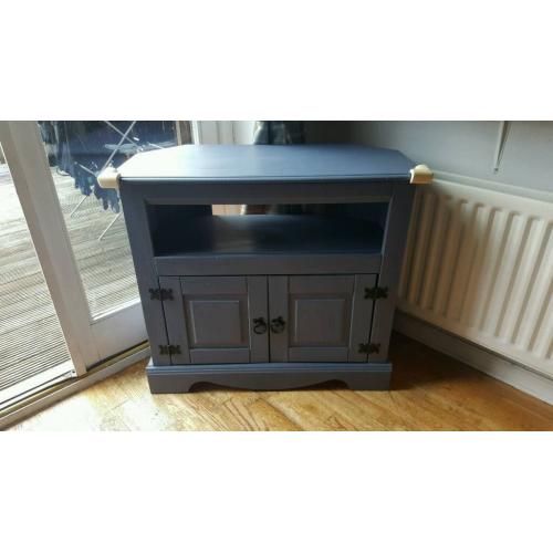 Corner tv unit