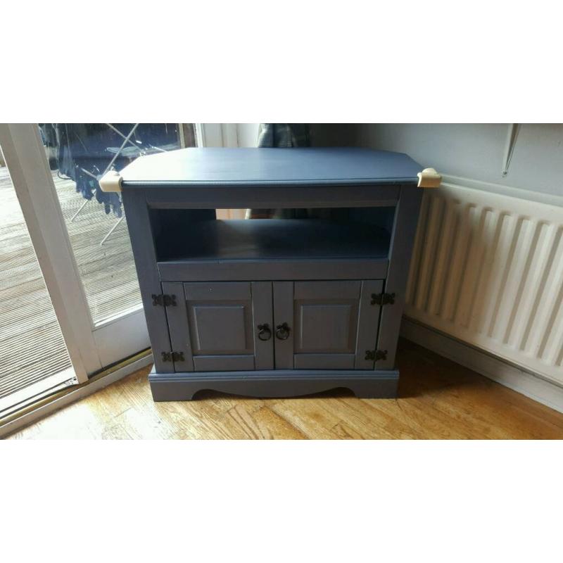 Corner tv unit