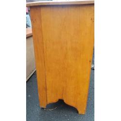 Bedroom/Kitchen farmhouse Old pine chest of drawers