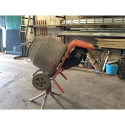 Belle cement mixer, Honda engine. recently serviced. comes with stand