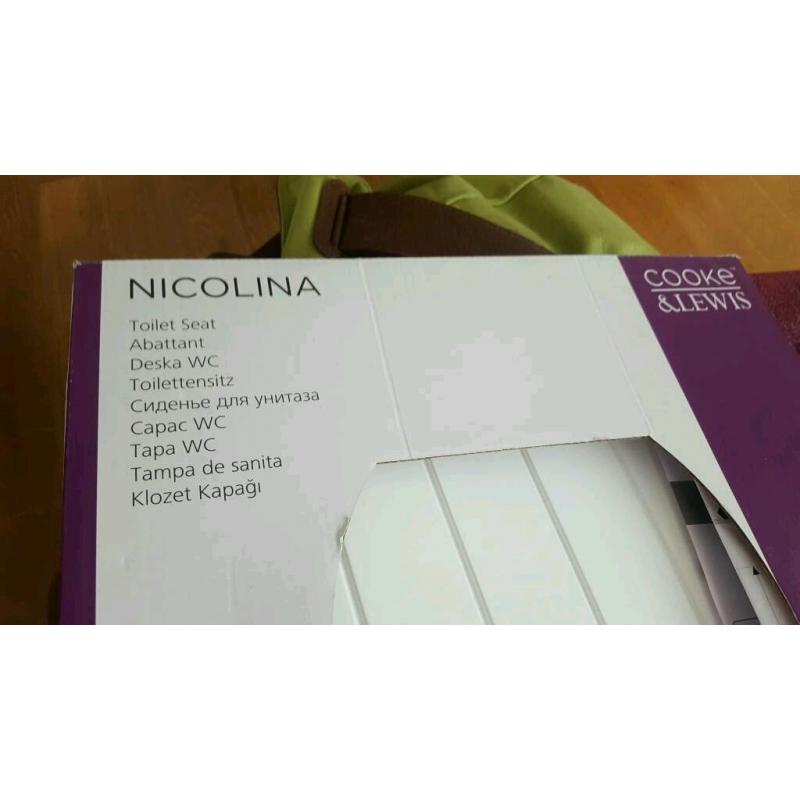 Nicolina toilet seat
